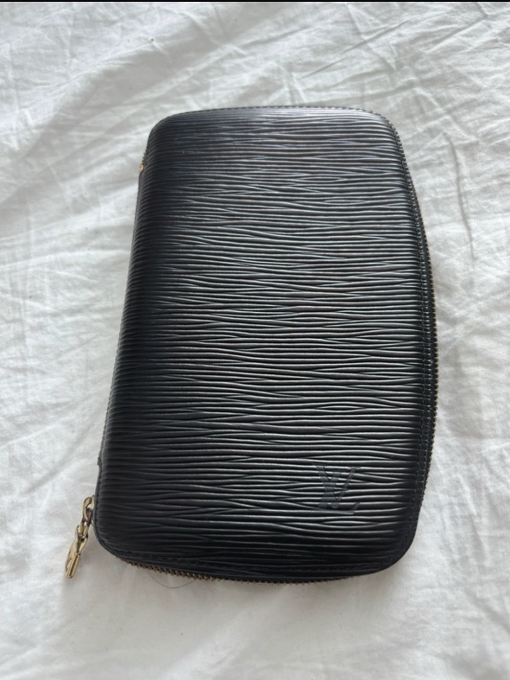 Mint Louis Vuitton Louis Vuitton Black Epi Leather Zippy Wallet (Authentic)